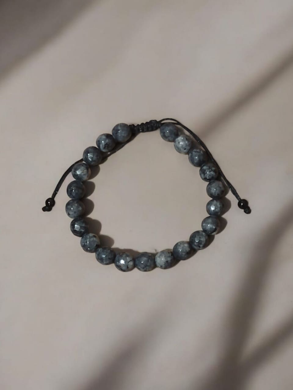 pulsera gris